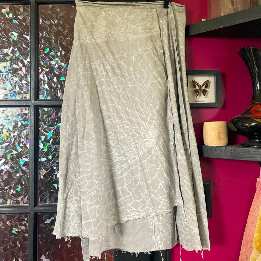 Kealopiko Paliloa ʻUpena grey wrap skirt